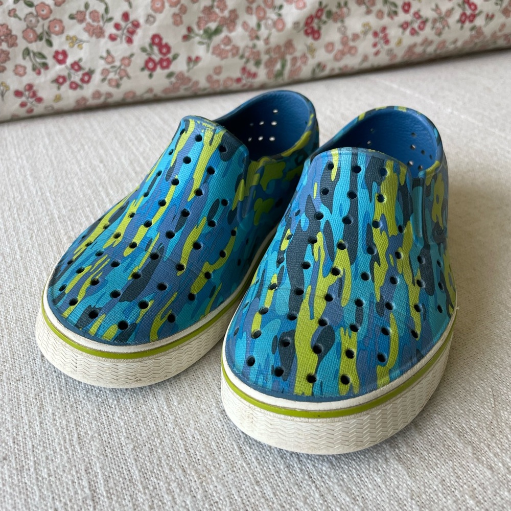Native Miles Shoes Child size 10